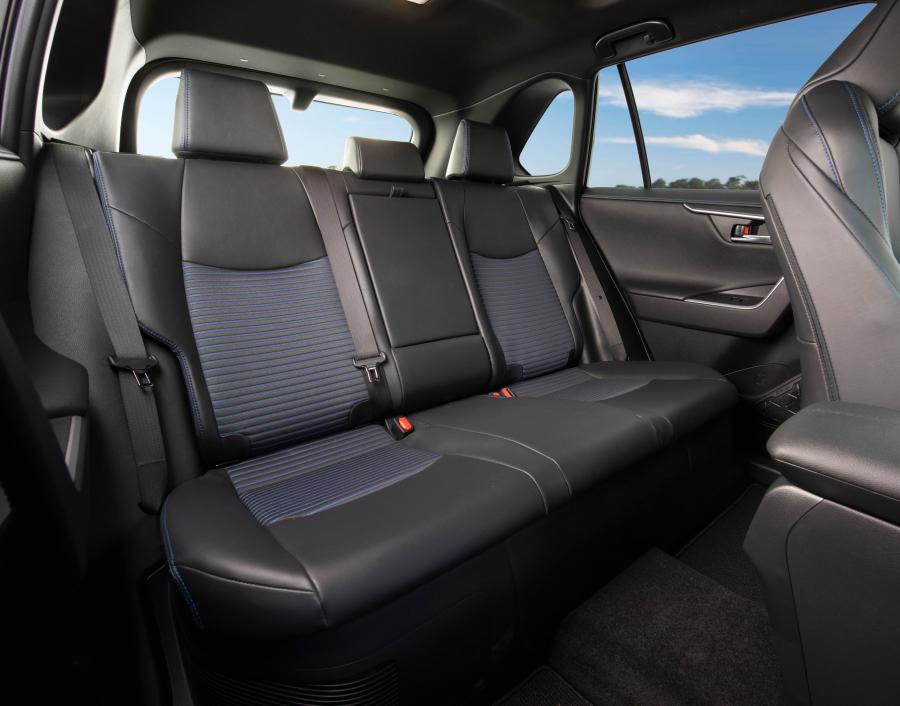 Интерьер Toyota RAV4 XSE Hybrid 2018 года  (NA) (фото 47 из 71)
